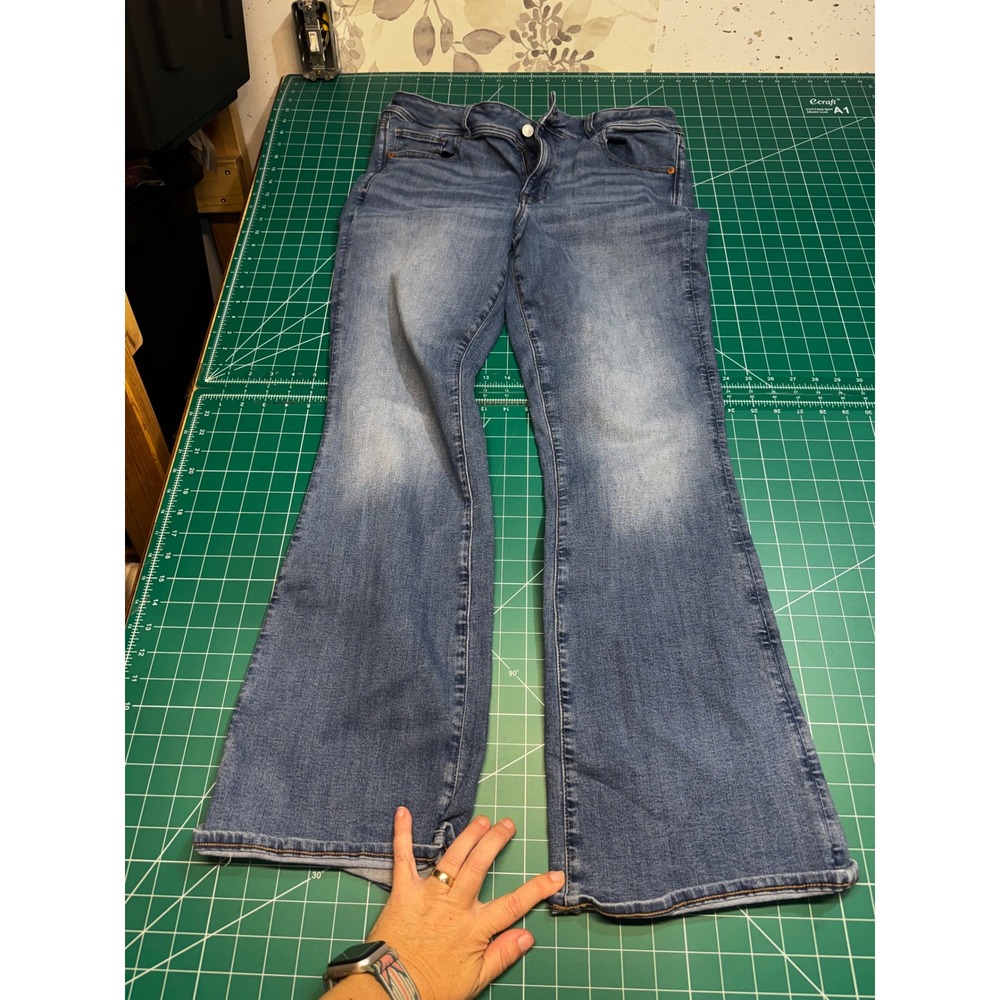 American Eagle Next Level Stretch Flare Jeans Women 14 Regular Medium Wash Blue